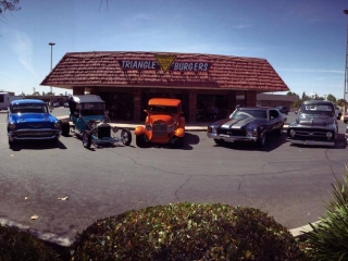 A hamburger place and retro diner